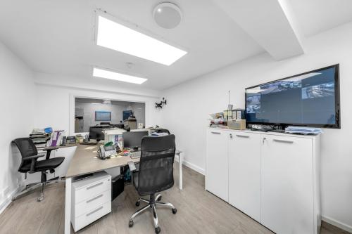 281 Ballards Lane, North Finchley, London, N12