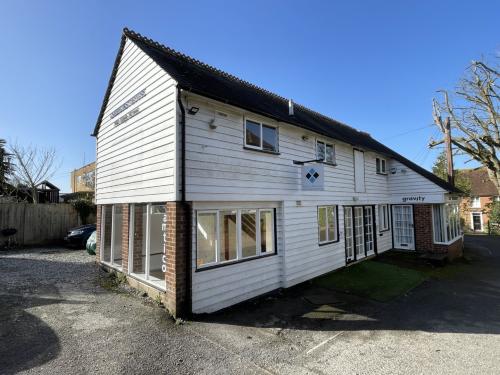 Unit 1, Estate, Lakehurst House 94C High Street, Tenterden, TN30