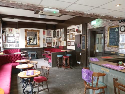New Entertainer, 80 Pier Plain, Gorleston, Great Yarmouth, NR31