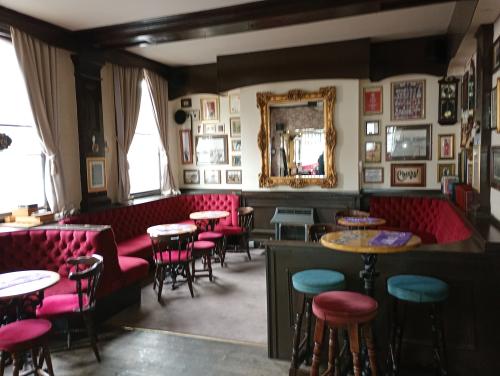 New Entertainer, 80 Pier Plain, Gorleston, Great Yarmouth, NR31