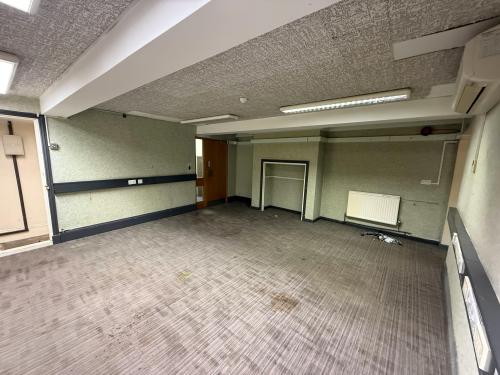 5 The Square, Petersfield, GU32