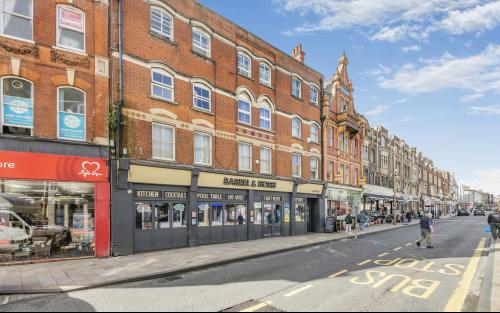 204-206 High Street, Barrel & Horn, Bromley, BR1