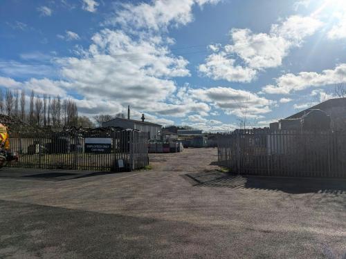 Unit 9, Stubs Industrial Estate, Hollybush Lane, Aldershot, GU11