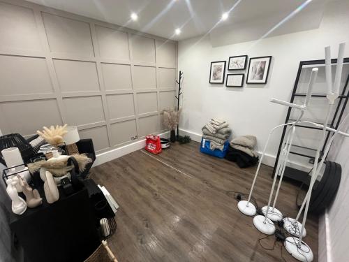 65 Central Road, Hugglescote, Coalville, LE67
