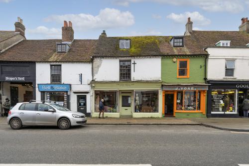 10 The Hornet, Chichester, PO19