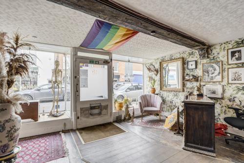 10 The Hornet, Chichester, PO19