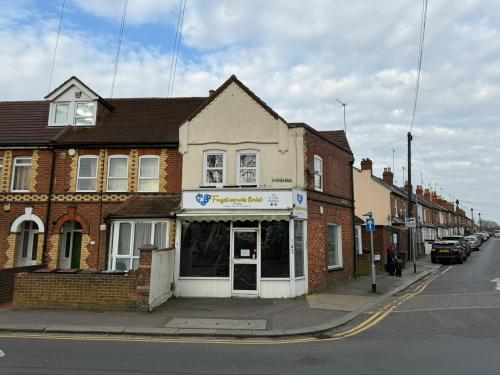 9 St. Peters Road, Reading, RG6