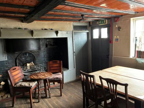 Fletching Street, Rose & Crown, Mayfield, TN20