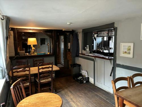 Fletching Street, Rose & Crown, Mayfield, TN20