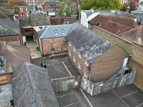 The Annexe, Piries Place, Horsham, RH12
