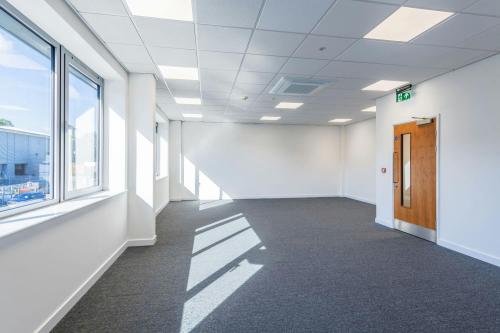 Unit 19, Uxbridge Trade Park, Cowley Mill Road, Uxbridge, UB8