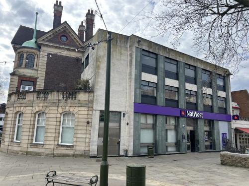 47 Carfax, Horsham, RH12