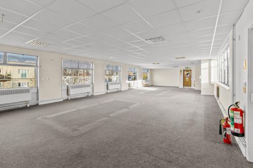 47 Carfax, Horsham, RH12