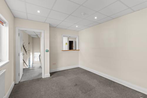 47 Carfax, Horsham, RH12