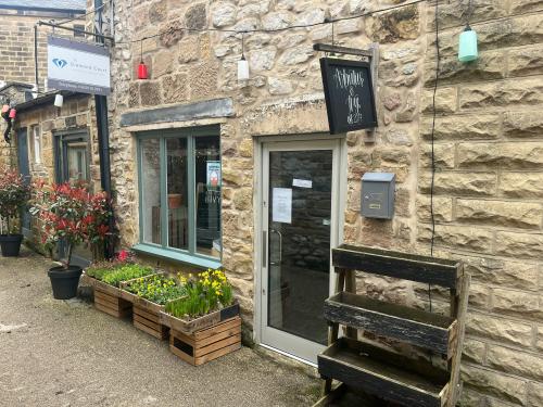 Treeline Gallery, Diamond Court, Water Street, Bakewell, DE45