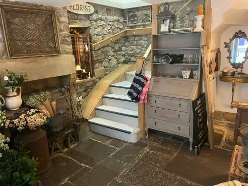 Treeline Gallery, Diamond Court, Water Street, Bakewell, DE45