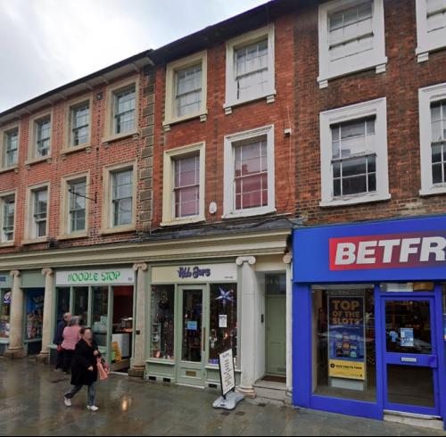 97 High Street, Bedford, MK40