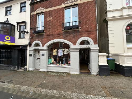 16 High Street, Lewes, BN7
