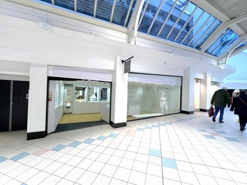 3 Swan Walk Shopping Centre, 3 3 Swan Walk, Horsham, RH12