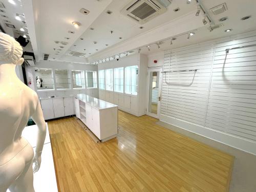 3 Swan Walk Shopping Centre, 3 3 Swan Walk, Horsham, RH12