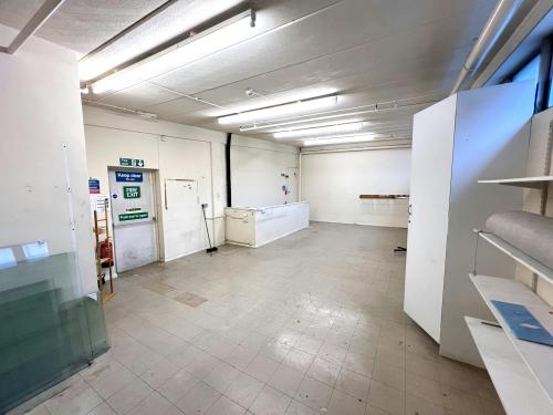 3 Swan Walk Shopping Centre, 3 3 Swan Walk, Horsham, RH12
