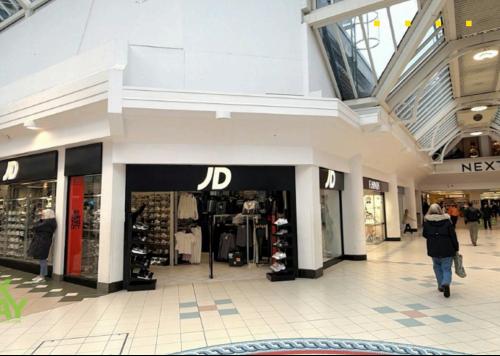 Unit 6, Swan Walk Shopping Centre, Horsham, RH12