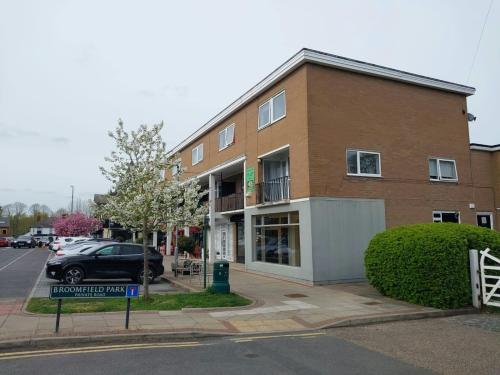 65 Chobham Road, Sunningdale, SL5