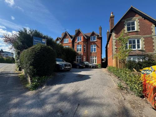 Forecourt, 37 Epsom Road, Guildford, GU1
