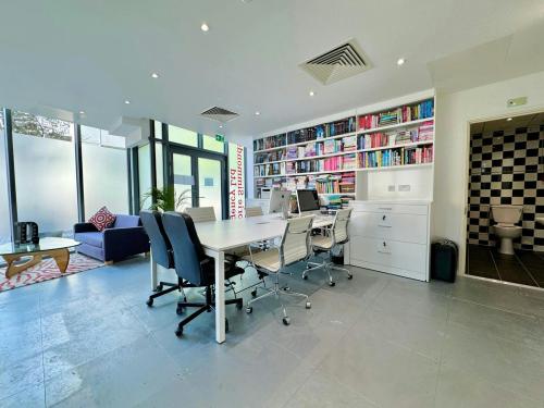Unit 5 Riverside Quarter, One Eastfield Avenue, Wandsworth, London, SW18