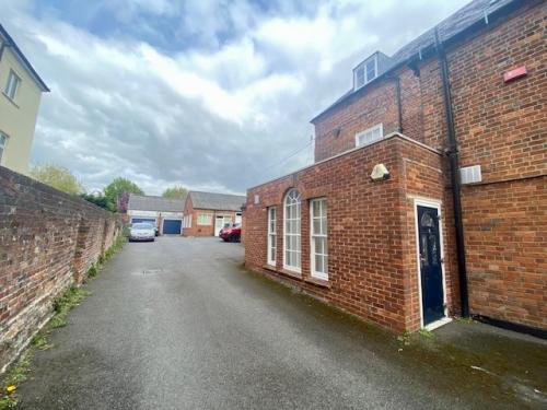 Clarendon House, 44 London Road, Newbury, RG14