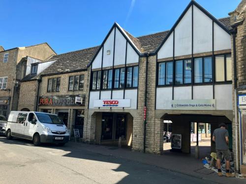 Farrell Close, Cirencester, GL7