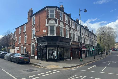 90 High Street, Crouch End, London, N8