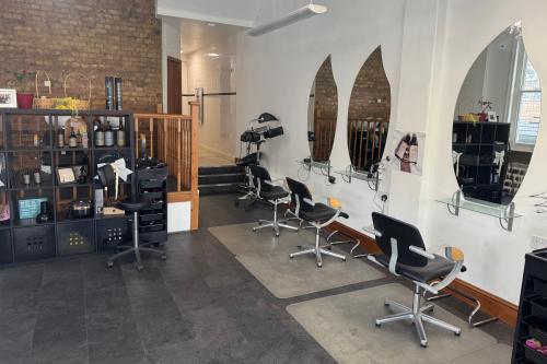 90 High Street, Crouch End, London, N8