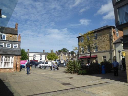 2b/c Burgess Square, Brackley, NN13