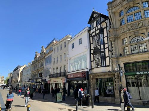 2 Cornmarket Street, Oxford, OX1
