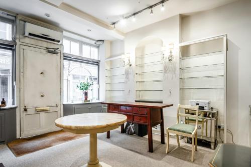 4 Artillery Passage, Spitalfields, London, E1