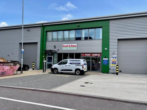 Unit 5,, Trade City Luton, Kingsway, Luton, LU1