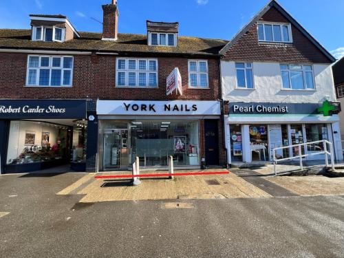 32 High Street, Banstead, SM7