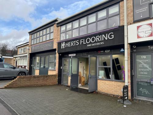 Unit 16, Mark Road, Hemel Hempstead, HP2