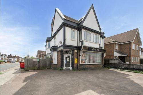 493 Kenton Road, Harrow, HA3