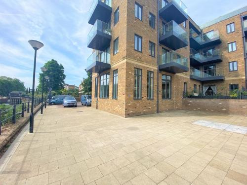 Unit 3, Lion Wharf, Old Iseworth, TW7