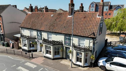 Rampant Horse, 3 Queens Road, Fakenham, NR21