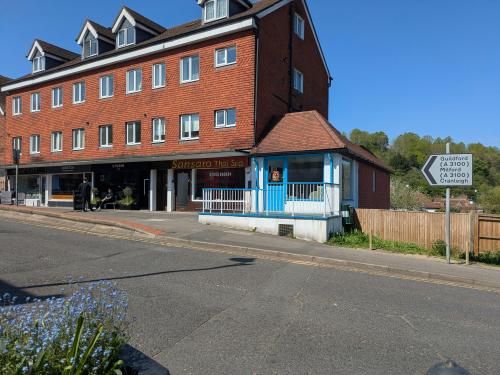 138 High Street, Godalming, GU7