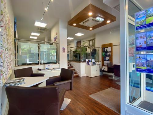 28 The Broadway, Haywards Heath, RH16