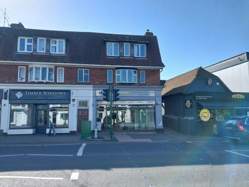 16 London Road, Sunningdale, Ascot, SL5