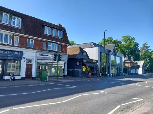 16 London Road, Sunningdale, Ascot, SL5