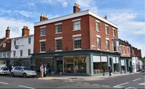 60-62 High Street, Lymington, SO41
