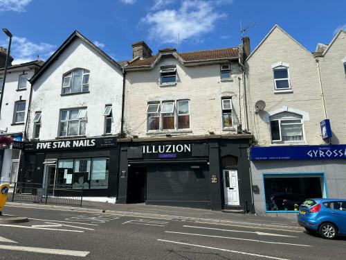 4 The Triangle, Bournemouth, BH2