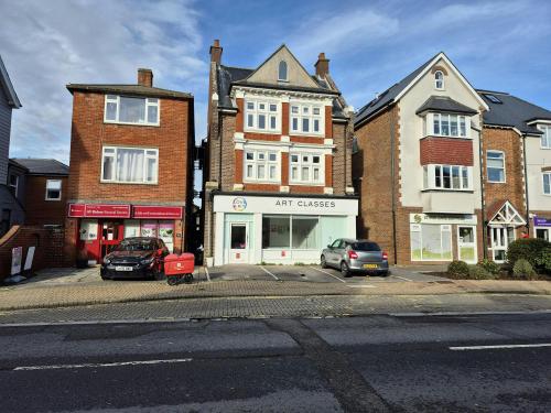 Unit 1, 416-418 Lymington Road, Highcliffe, Christchurch, BH23