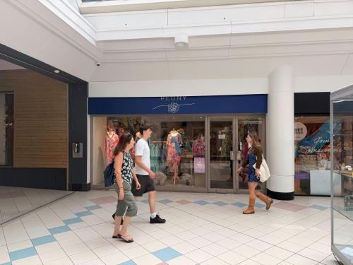 24, Swan Walk Shopping Centre, 24 Swan Walk, Horsham, RH12